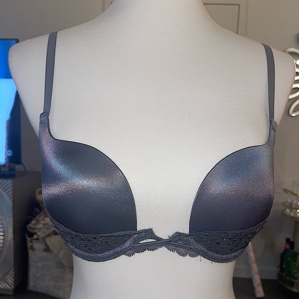 Victoria’s Secret 32D gray push-up bra